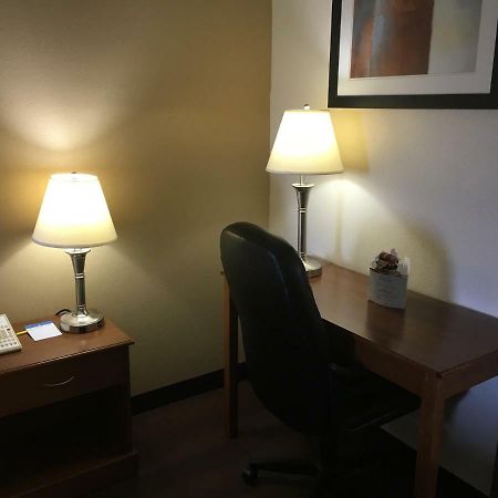 Days Inn By Wyndham Phenix City Near Fort Moore Екстер'єр фото