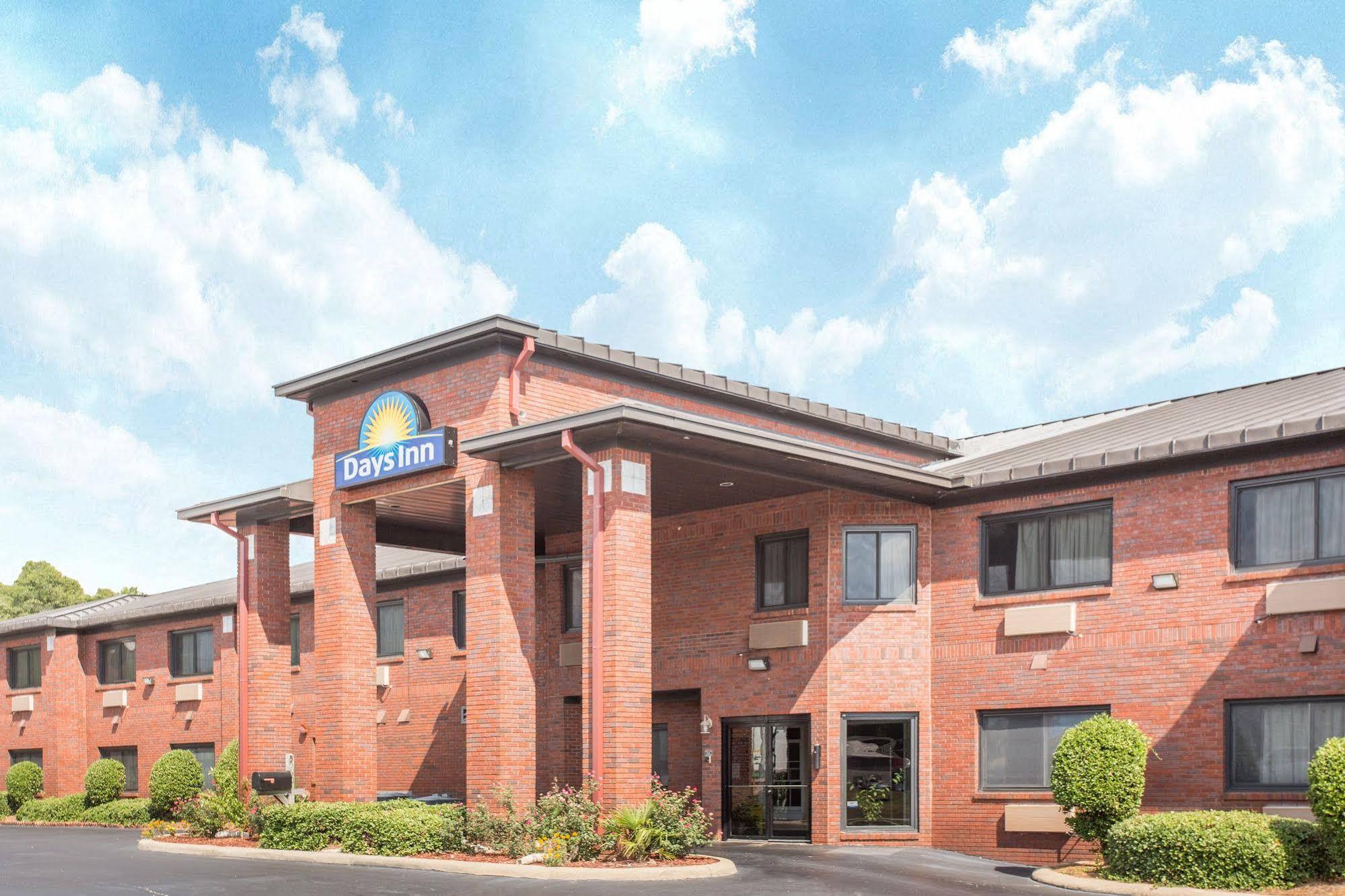 Days Inn By Wyndham Phenix City Near Fort Moore Екстер'єр фото