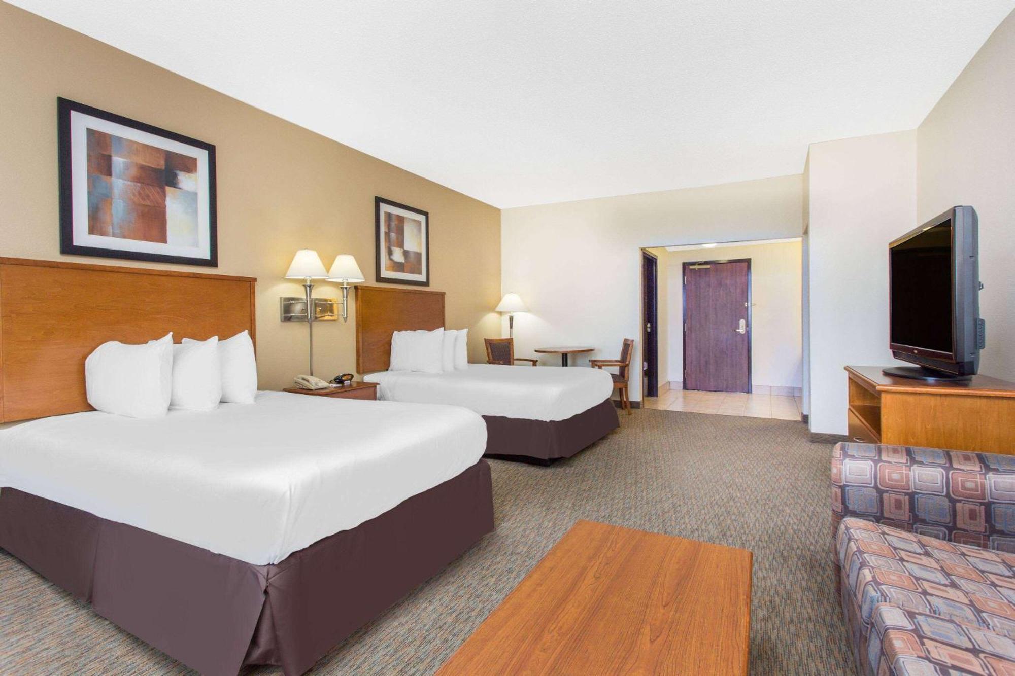 Days Inn By Wyndham Phenix City Near Fort Moore Екстер'єр фото