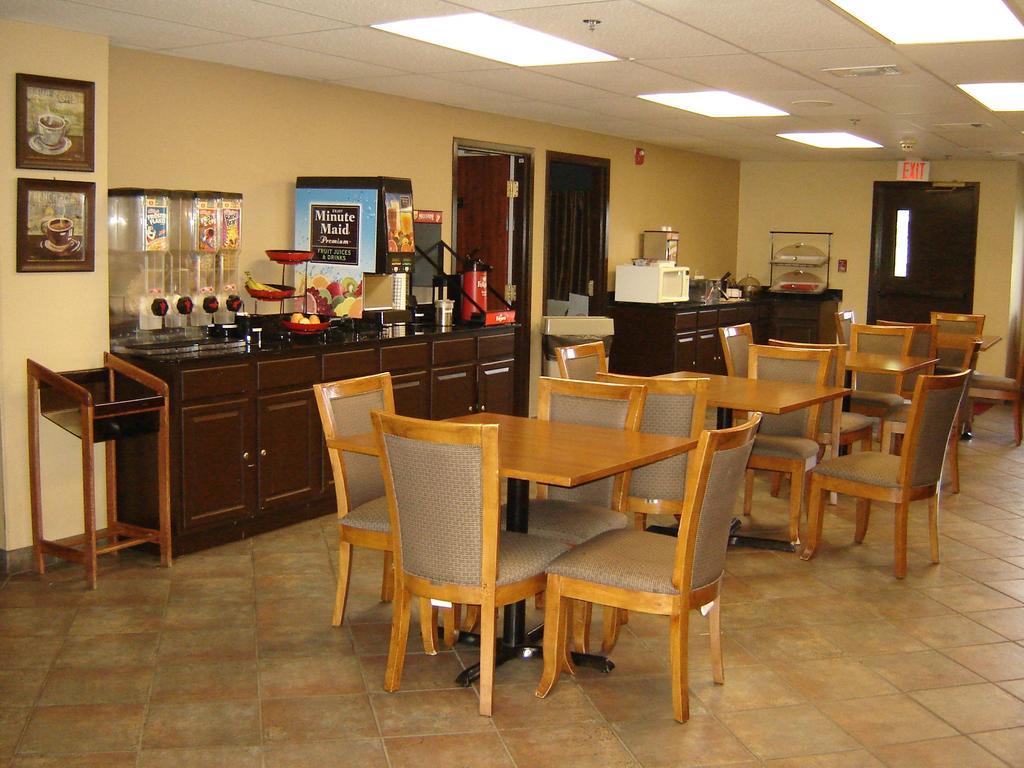 Days Inn By Wyndham Phenix City Near Fort Moore Екстер'єр фото
