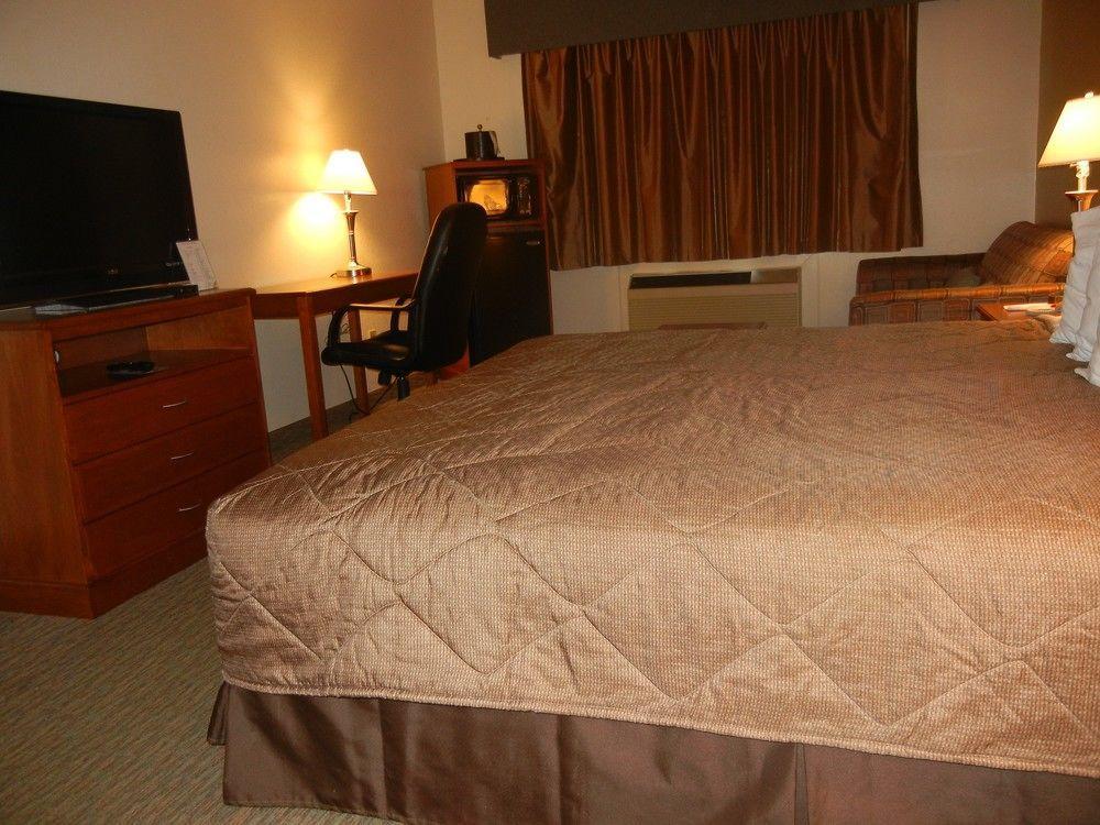 Days Inn By Wyndham Phenix City Near Fort Moore Екстер'єр фото