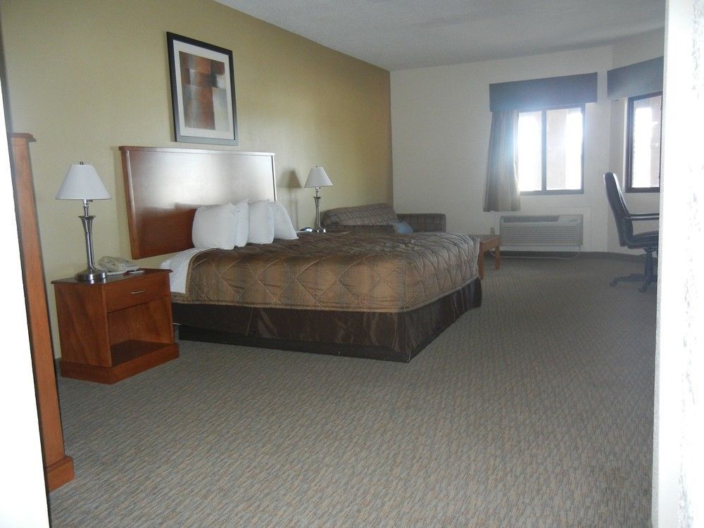 Days Inn By Wyndham Phenix City Near Fort Moore Екстер'єр фото