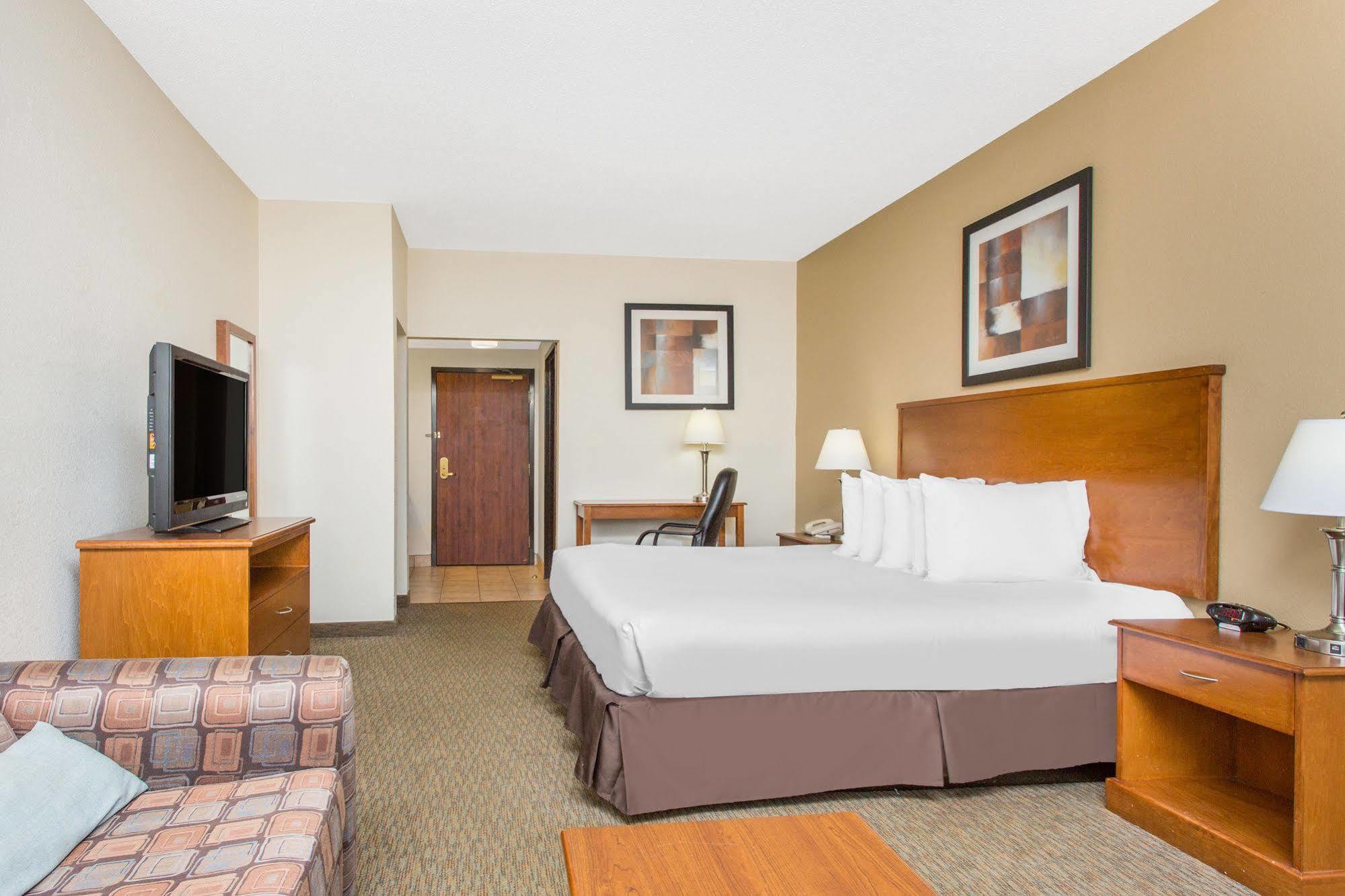 Days Inn By Wyndham Phenix City Near Fort Moore Екстер'єр фото