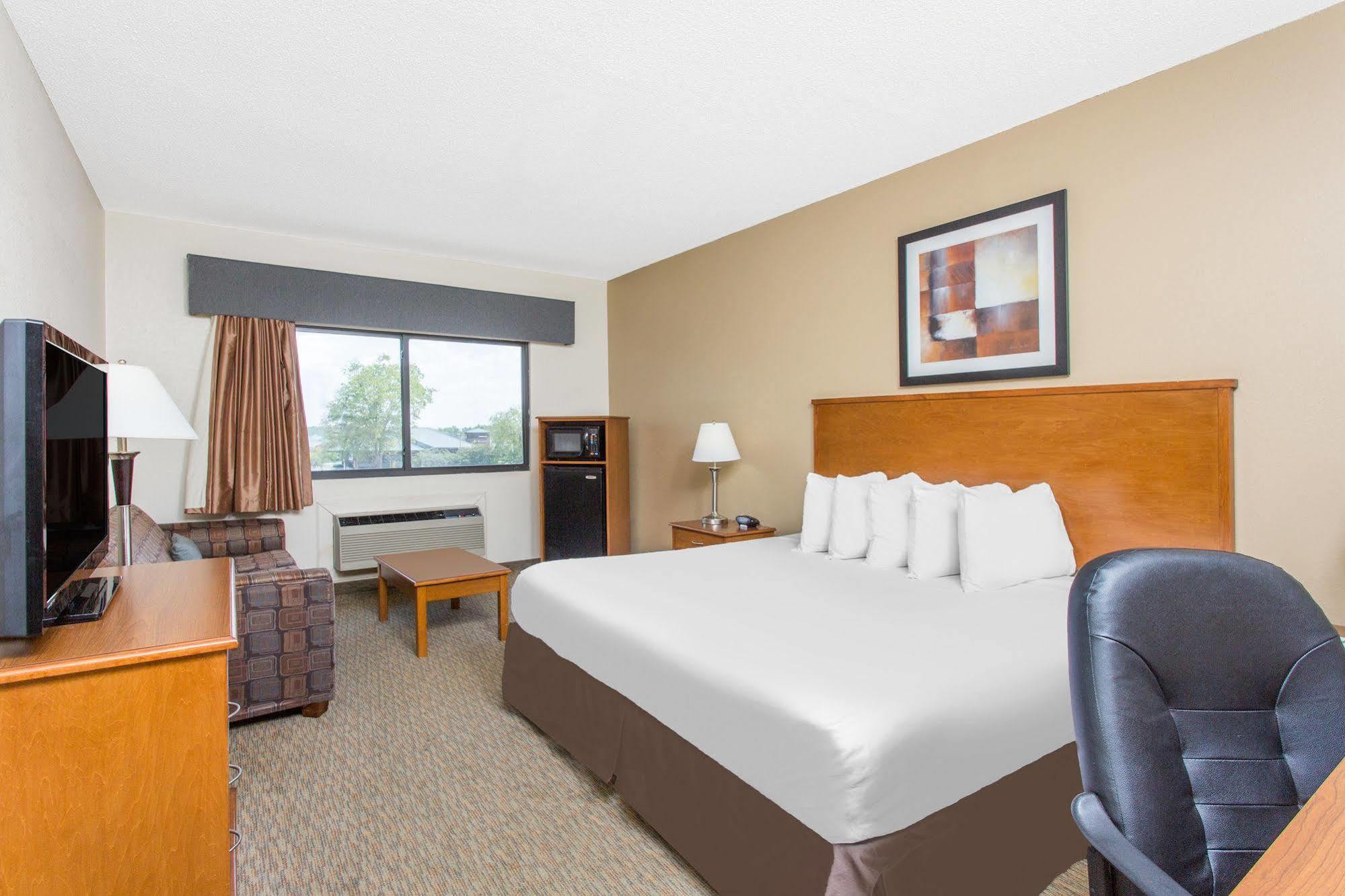Days Inn By Wyndham Phenix City Near Fort Moore Екстер'єр фото