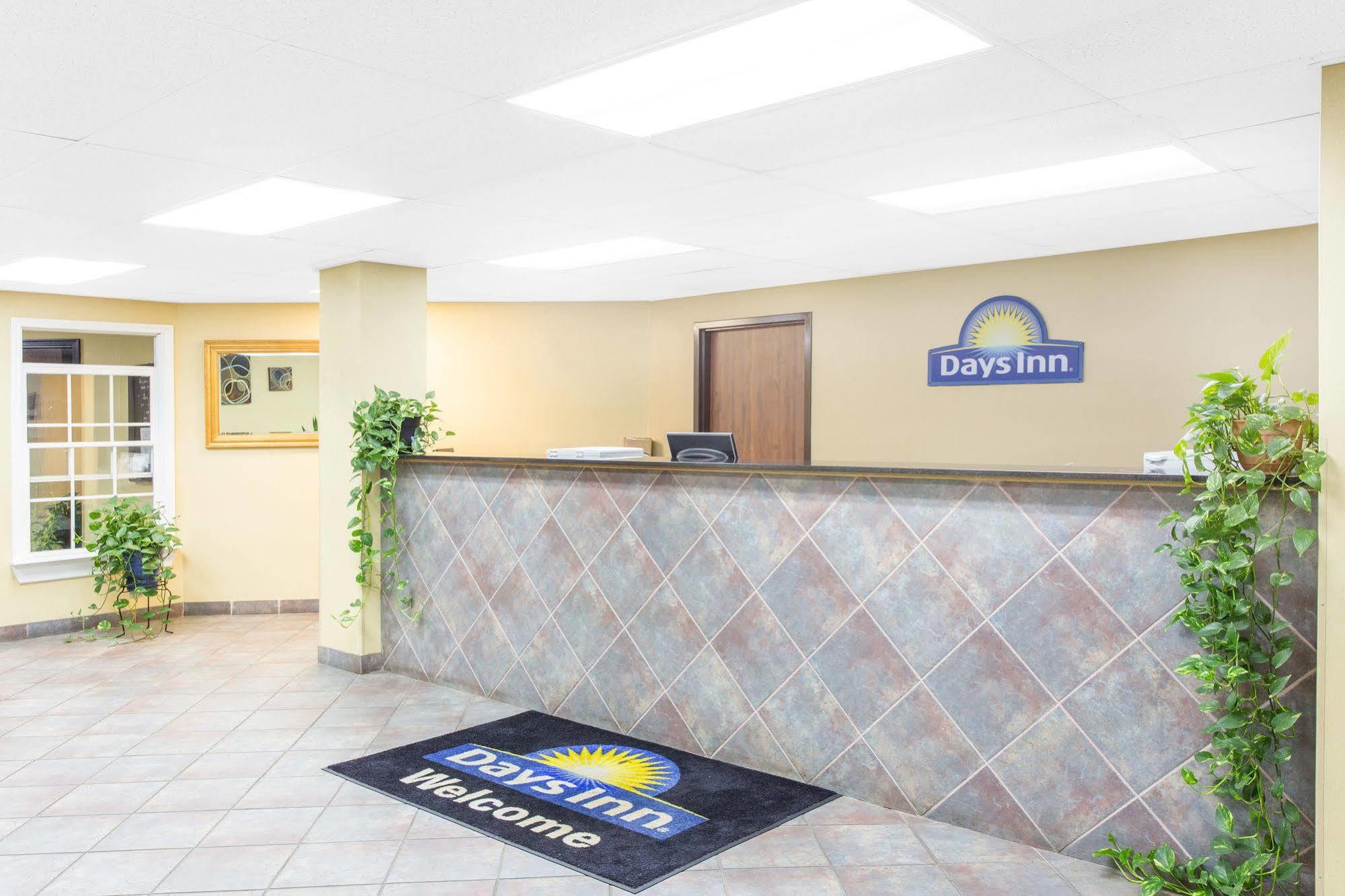 Days Inn By Wyndham Phenix City Near Fort Moore Екстер'єр фото