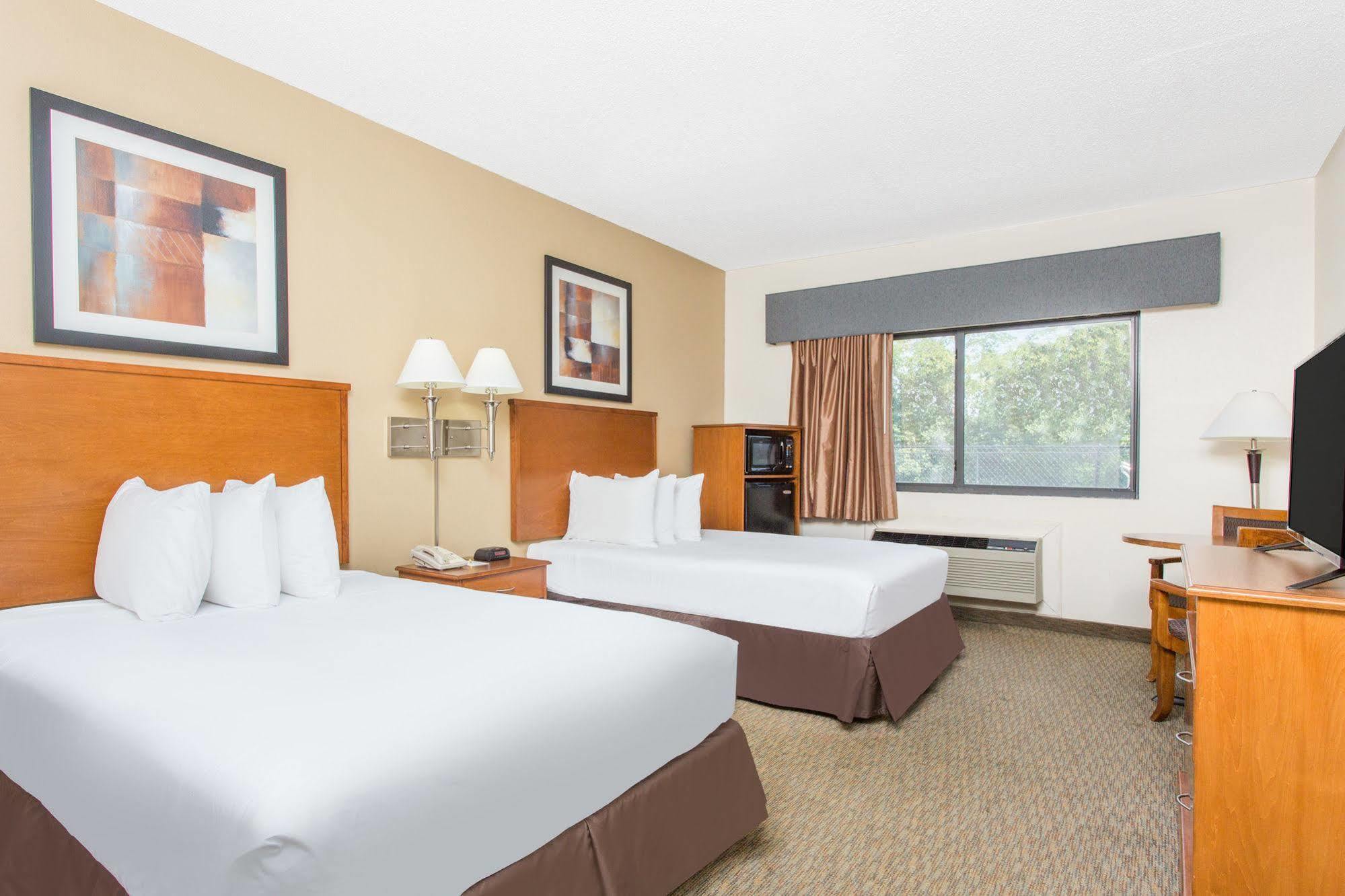 Days Inn By Wyndham Phenix City Near Fort Moore Екстер'єр фото