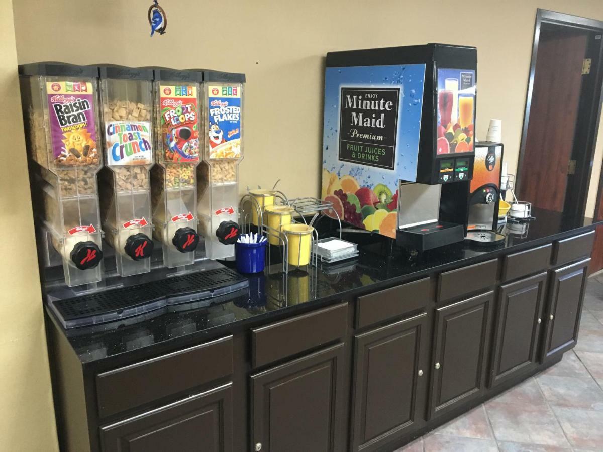 Days Inn By Wyndham Phenix City Near Fort Moore Екстер'єр фото