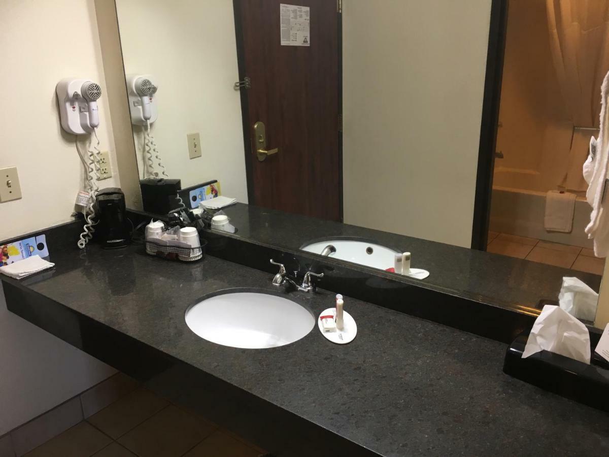 Days Inn By Wyndham Phenix City Near Fort Moore Екстер'єр фото